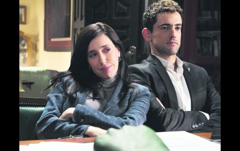 Mariana Treviño y Gerardo Méndez dan vida a los hermanos Iglesias, una familia que pese a todas sus diferencias, trabaja en equipo.