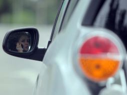 Buscan reducir la cifra de accidentes por usar el teléfono al conducir. EL INFORMADOR / ARCHIVO