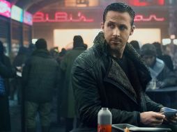 Ryan Gosling como el oficial K busca emular el éxito de Harrison Ford como el Blade Runner Rick Deckard de 1982.