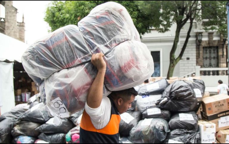 Siguen recolectando víveres, tan sólo este martes se llevarán 50 toneladas, 30 de las cuales van a la UNAM para de ahí ser repartidas. Twitter / @udg_oficial
