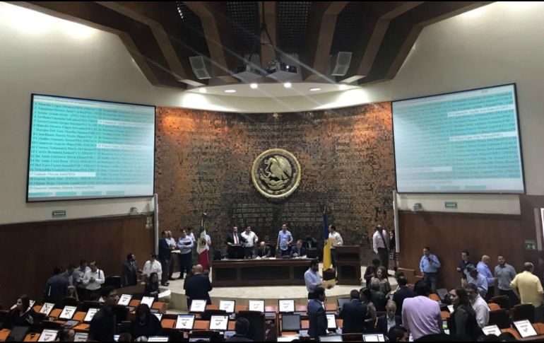 También tomaron protesta los los dos miembros de la Comisión de Selección del Sistema Anticorrupción que estaban pendientes de integrarse. Twitter / @LegislativoJal