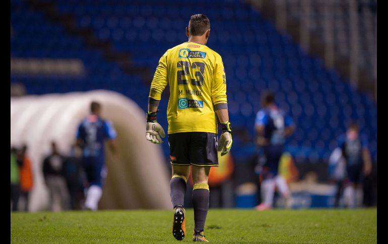 El primer gol de Atlas fue responsabilidad de Moisés Muñoz, a quien se le escabulló un balón entre las piernas.