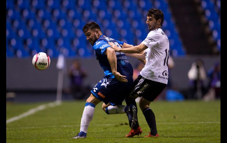 Cavallini anotó el tanto de Puebla con una elegante definición que techó al portero Ustari al minuto 19.