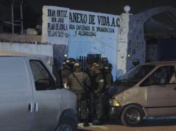 Las fuerzas de seguridad municipal, estatal y federal, junto a miembros del Ejército, instalaron puntos de control en la ciudad para localizar a los responsables.