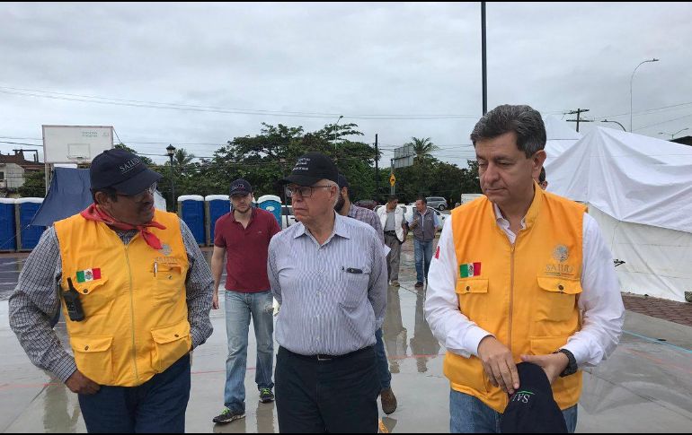 El secretario de Salud visitó el albergue instalado por la secretaría de Salud Federal, en donde se atiende a 160 personas.
