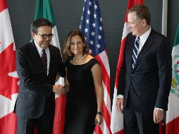 Ildefonso Guajardo, secretario de economía; Chrystia Freeland, ministra de Asuntos Exteriores de Canadá, y Robert Lighthizer  representante para Comercio de EU. AFP/L. Hagberg
