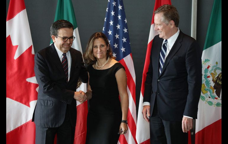 Ildefonso Guajardo, secretario de economía; Chrystia Freeland, ministra de Asuntos Exteriores de Canadá, y Robert Lighthizer  representante para Comercio de EU. AFP/L. Hagberg