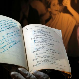 Guion de 'Breakfast at Tiffany’s' de Audrey Hepburn sale a subasta