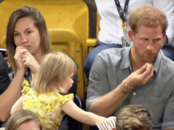 La menor es hija del competidor paralímpico, Dave Henson, quien es amigo del príncipe Enrique. YOUTUBE/Gioi Tonggiang