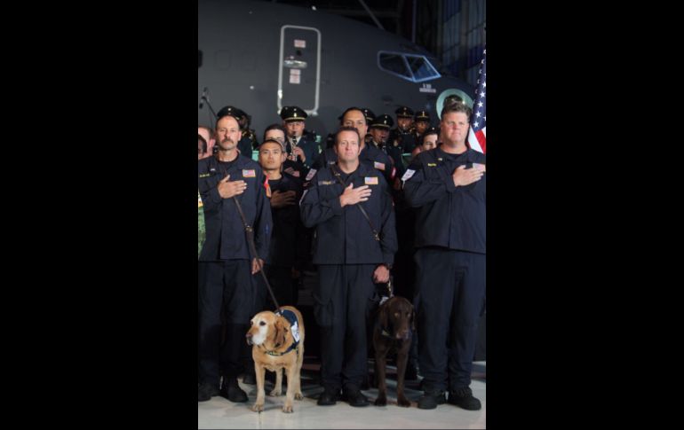 El Equipo de Búsqueda y Rescate Urbano del Departamento de Bomberos del Condado de Los Ángeles colaboró con labores de rescate luego de los dos sismos que azolaron el centro y sur del país. TWITTER / @SRE_mx