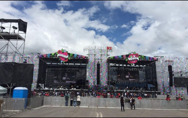 Fanáticos entregaron víveres para recibir un boleto y disfrutar de sus bandas favoritas. TWITTER/@Rockfestmexico