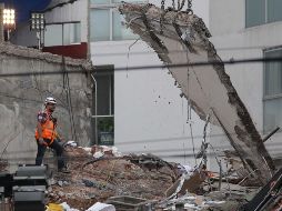 Los elementos encontraron los objetos durante la búsqueda de sobrevivientes en avenida Álvaro Obregón. NTX/J. Dan
