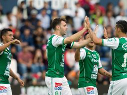 Jugadores del León celebran su triunfo ante Lobos. MXS/Isabel