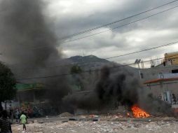 Después de tres horas, la violencia estalló en la pacífica marcha a medida que llegaban a la zona de Petionville. TWITTER / @JCGarciaS2757