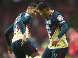 Ritual. Edson Álvarez celebra con Silvio Romero, luego del primer gol del argentino. MEXSPORT