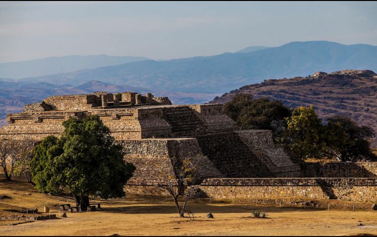 Especialistas del INAH llegarán a la zona arqueológica de Monte Albán II para evaluar las afectaciones.