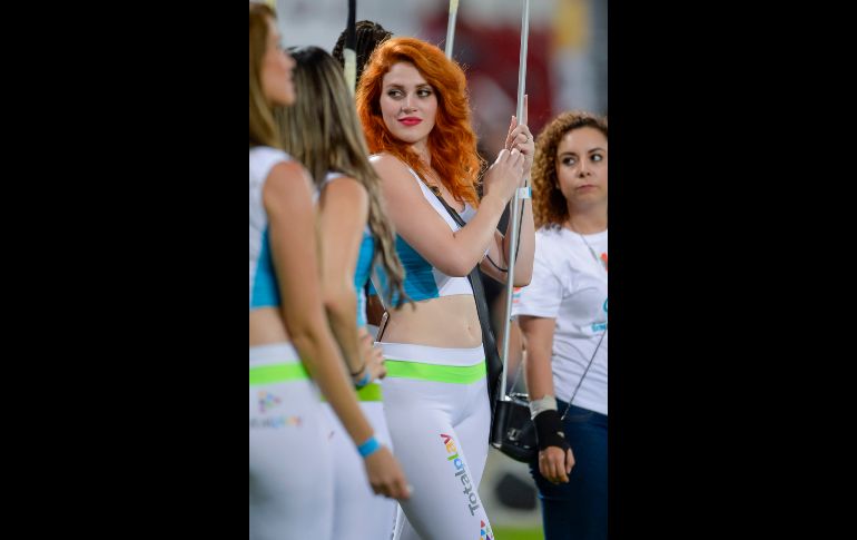 Las mujeres mexicanas son un espectáculo aparte durante cada jornada del campeonato.  MEXSPORT/ C. de Marchena