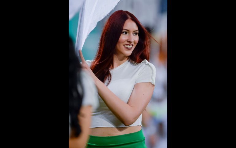 Las mujeres mexicanas son un espectáculo aparte durante cada jornada del campeonato.  MEXSPORT/ C. de Marchena