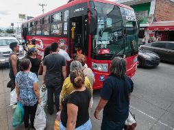 Algunos usuarios supieron del aumento justo en el momento que iban a tomar el servicio. EL INFORMADOR / F. Atilano