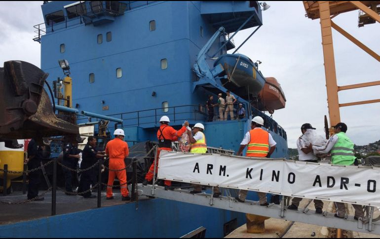 El pasado sábado llegó a Salina Cruz un buque de la Marina con 112 toneladas de ayuda humanitaria. ESPECIAL