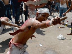 Fotogalería: Con autoflagelación, conmemoran el Ashura