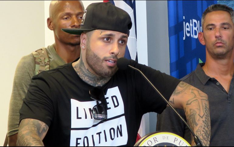El cantante Nicky Jam habló durante una rueda de prensa a su llegada a Puerto Rico. EFE / J. Muñiz