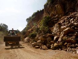En una carretera del ejido Copoya de Tuxtla Gutiérrez, se desprendieron varias rocas de hasta cuatro toneladas. SUN / J. Alvarado