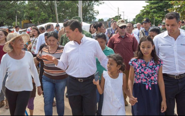 El Jefe del Ejecutivo acude acompañado de los secretarios de gobernación, educación, de Transportes y de Salud. TWITTER / @EPN