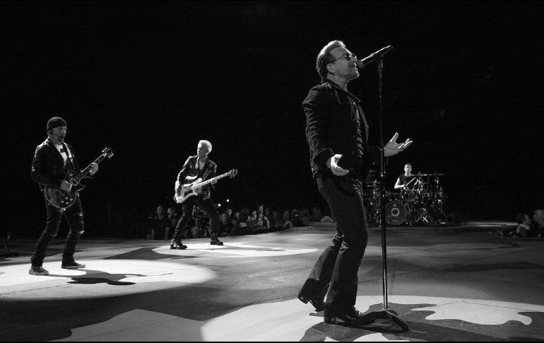 Los integrantes de la agrupación se dieron cita esta tarde en el Foro Sol para realizar pruebas de sonido. TWITTER / @U2