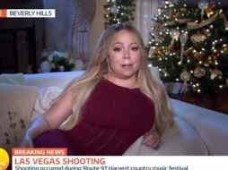 En un video se ve a Mariah recostada en un sofá de su casa y detrás de ella se observa un árbol de Navidad.TWITTER