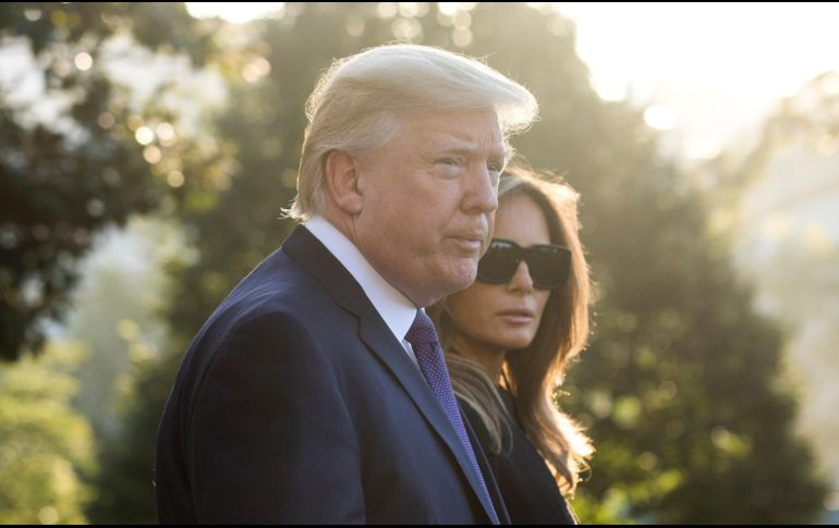 Trump y Melania pusieron rumbo a la base militar de Andrews, a las afueras de Washington, desde donde despegarán a Las Vegas.  EFE / J. Lo Scalzo