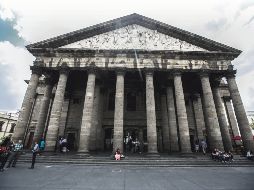 Arte. Columnas del Teatro Degollado ya limpias, después de que fueran vandalizadas con pintura en aerosol, el 27 de junio de 2017.