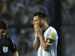 Por momentos durante el partido Messi abusó de las jugadas individuales. AFP/A. Pagni