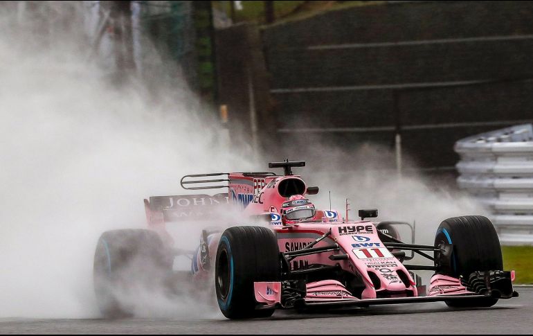 Sergio Pérez tuvo un percance con Carlos Sainz en la primera práctica, afortunadamente sin consecuencias. EFE/D.Azubel