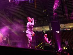 Más de mil personas disfrutaron los éxitos de Los Amigos Invisibles. EL INFORMADOR/Archivo