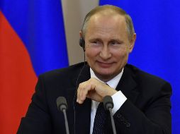 Aunque aún mantiene la intriga, todos los analistas dan por hecho que el mandatario se presentará a la reelección en las elecciones de marzo de 2018. AP / ARCHIVO