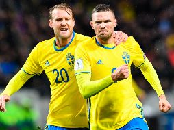 Marcus Berg (D) firma cuatro de los ocho goles suecos. AFP/J. Nackstrand