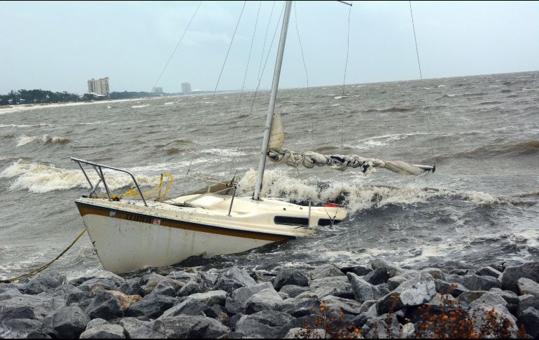 Autoridades de Louisiana y otras entidades exhortaron a los residentes a prepararse para enfrentar a “Nate”. AP/J. Vicor