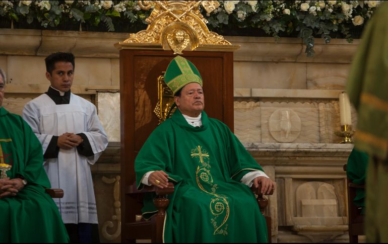Al presidir la homilía dominical, el cardenal Norberto Rivera Carrera pidió a los feligreses orar por todos los ciudadanos para despertar su generosidad en los procesos de reconstrucción en las zonas afectadas por los sismos de septiembre. SUN / C. MATA