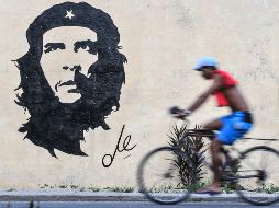 Usuarios consideran que el pasado y el legado del guerrillero no constituyen un tema apropiado para esta estampilla. AFP/Y. Lage