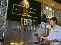 Multifacética. Aunado a la fabricación del producto, los creadores de la cerveza Minerva también ofrecen talleres para la elaboración de esta bebida. EL INFORMADOR/F. Atilano