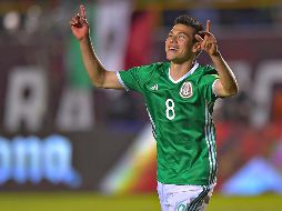 Lozano sufrió una caída con el brazo extendido en el entrenamiento del pasado sábado 7 de octubre; viajará a Holanda para ser revisado. MEXSPORT / ARCHIVO