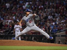Yu Darvish ponchó a siete en cinco innings para superar a Zack Greinke, de Arizona, y conseguir la primera victoria en postemporada. AFP/N. Hall