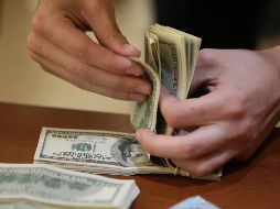 El dólar cerró la jornada de ayer en 19.10 pesos a la venta, su nivel más alto desde el 18 de mayo. AP/Archivo