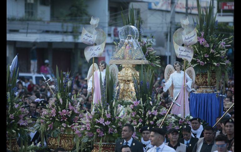 El contingente de fieles católicos resguardó a la Generala. EL INFORMADOR/F. Atilano