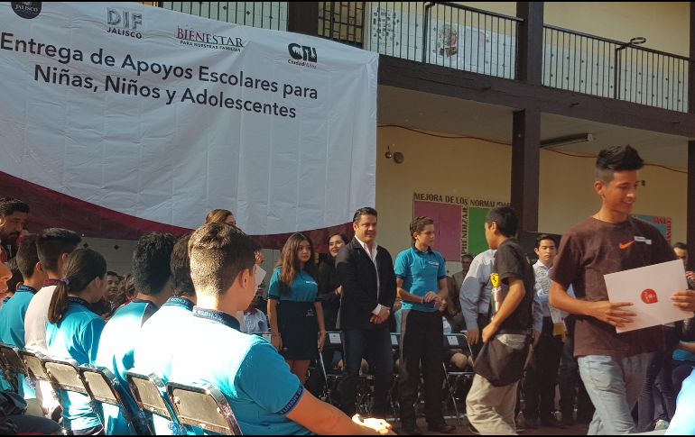 Mil 961 estudiantes regresaron de nueva cuenta a la escuela para continuar con sus estudios. EL INFORMADOR / R. Bobadilla