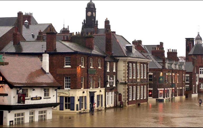El fenómeno puede traer vientos de 80 kilómetros por hora y ráfagas de más de 130 kilómetros, con la posibilidad de causar daños estructurales, oleaje elevado e inundaciones. AP / ARCHIVO