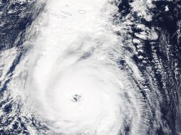 Los vientos huracanados de “Ophelia” se extienden hasta 75 km desde su centro. EFE / NASA