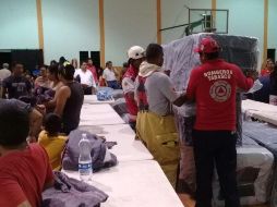 Los pobladores fueron trasladados al deportivo La Ceiba, en la cabecera municipal, donde se les brinda la atención necesaria. TWITTER / @ProcivilTabasco