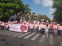 En el evento participaron sobrevivientes del cáncer de mama, la sociedad civil y trabajadores de hospitales y el gobierno estatal. EL INFORMADOR / A. Gallegos